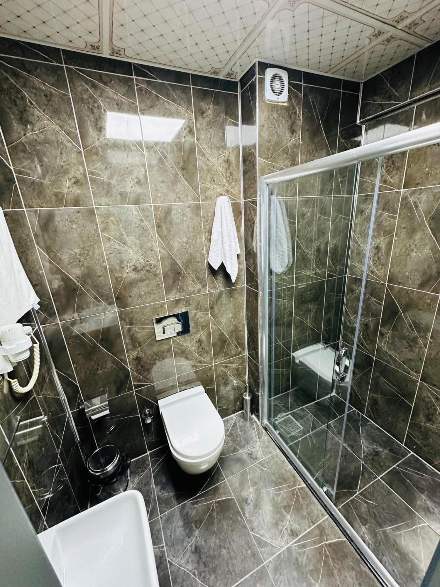 Taksim La Serena Hotels Стамбул Экстерьер фото