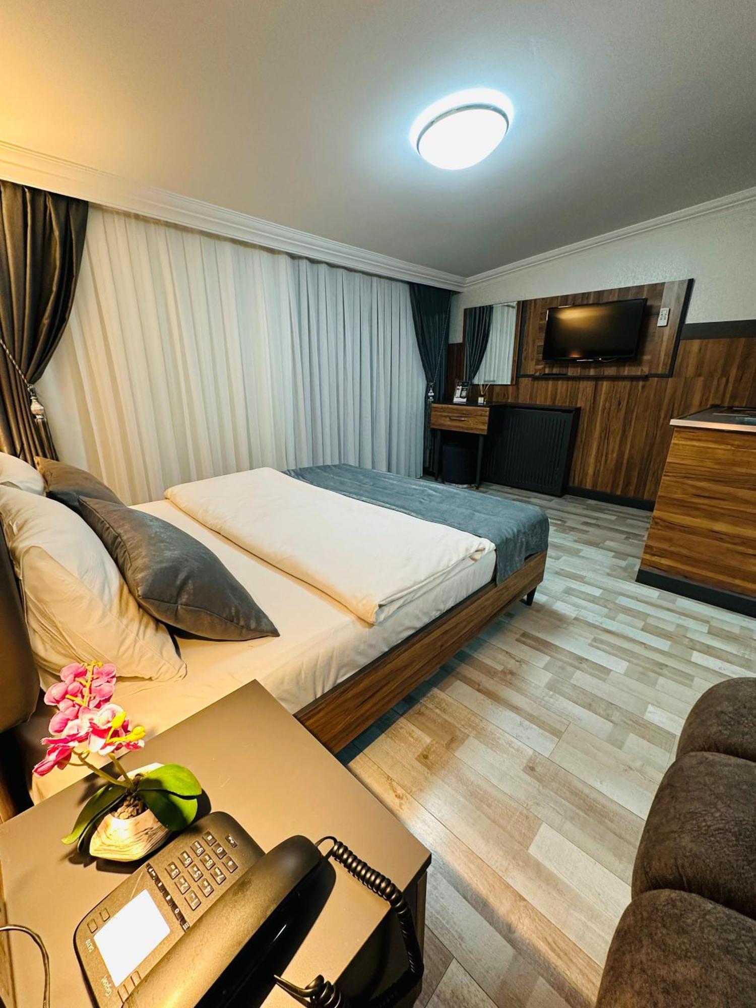 Taksim La Serena Hotels Стамбул Экстерьер фото