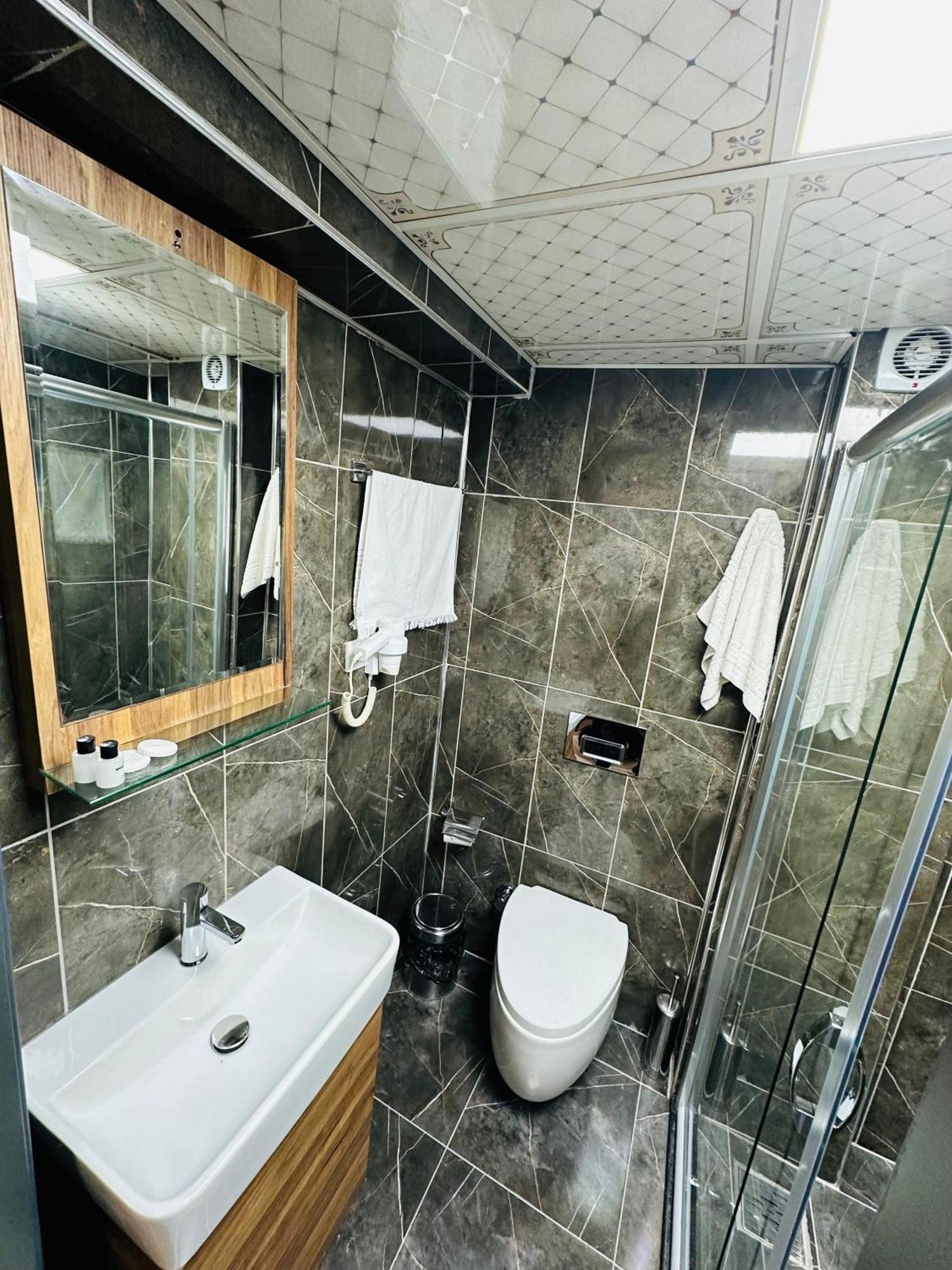 Taksim La Serena Hotels Стамбул Экстерьер фото
