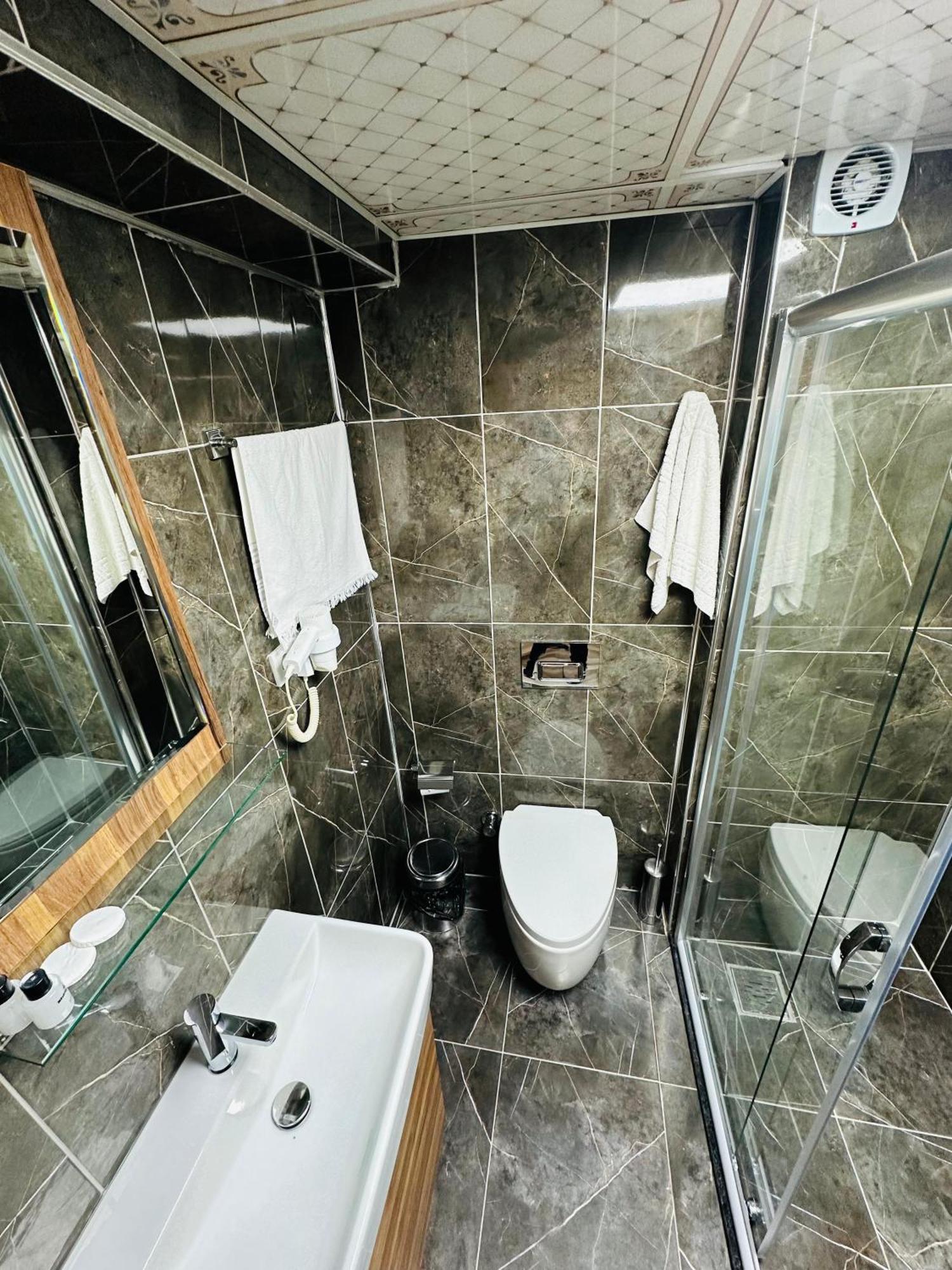 Taksim La Serena Hotels Стамбул Экстерьер фото