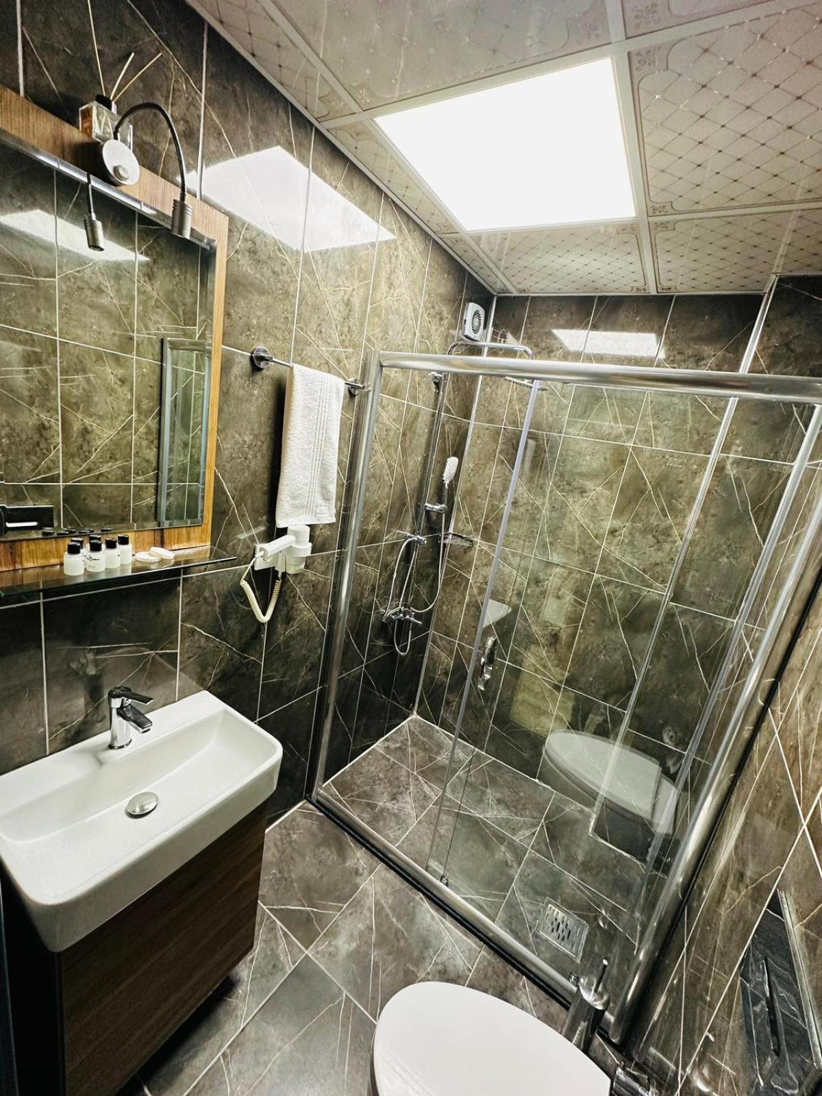 Taksim La Serena Hotels Стамбул Экстерьер фото