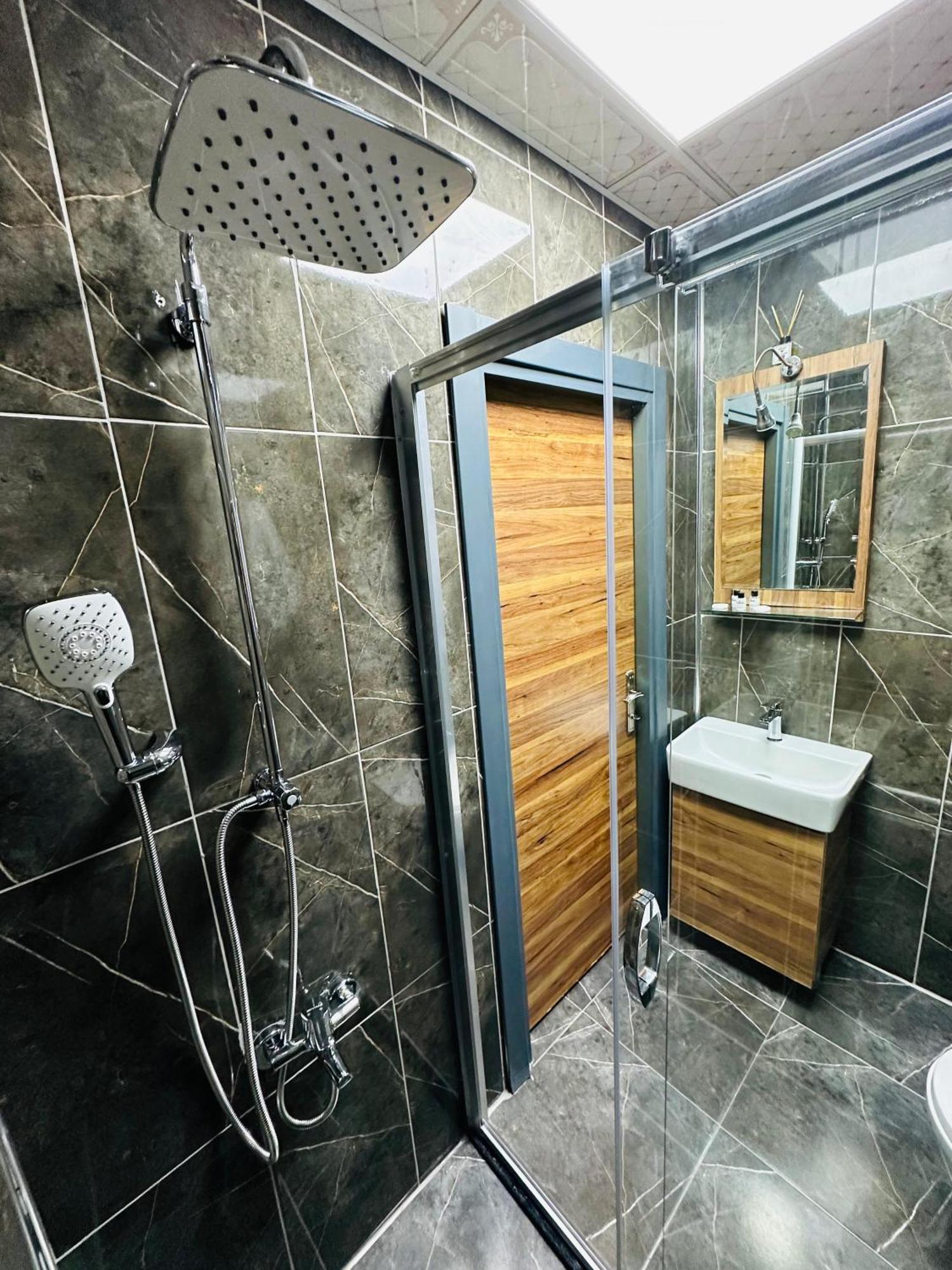Taksim La Serena Hotels Стамбул Экстерьер фото