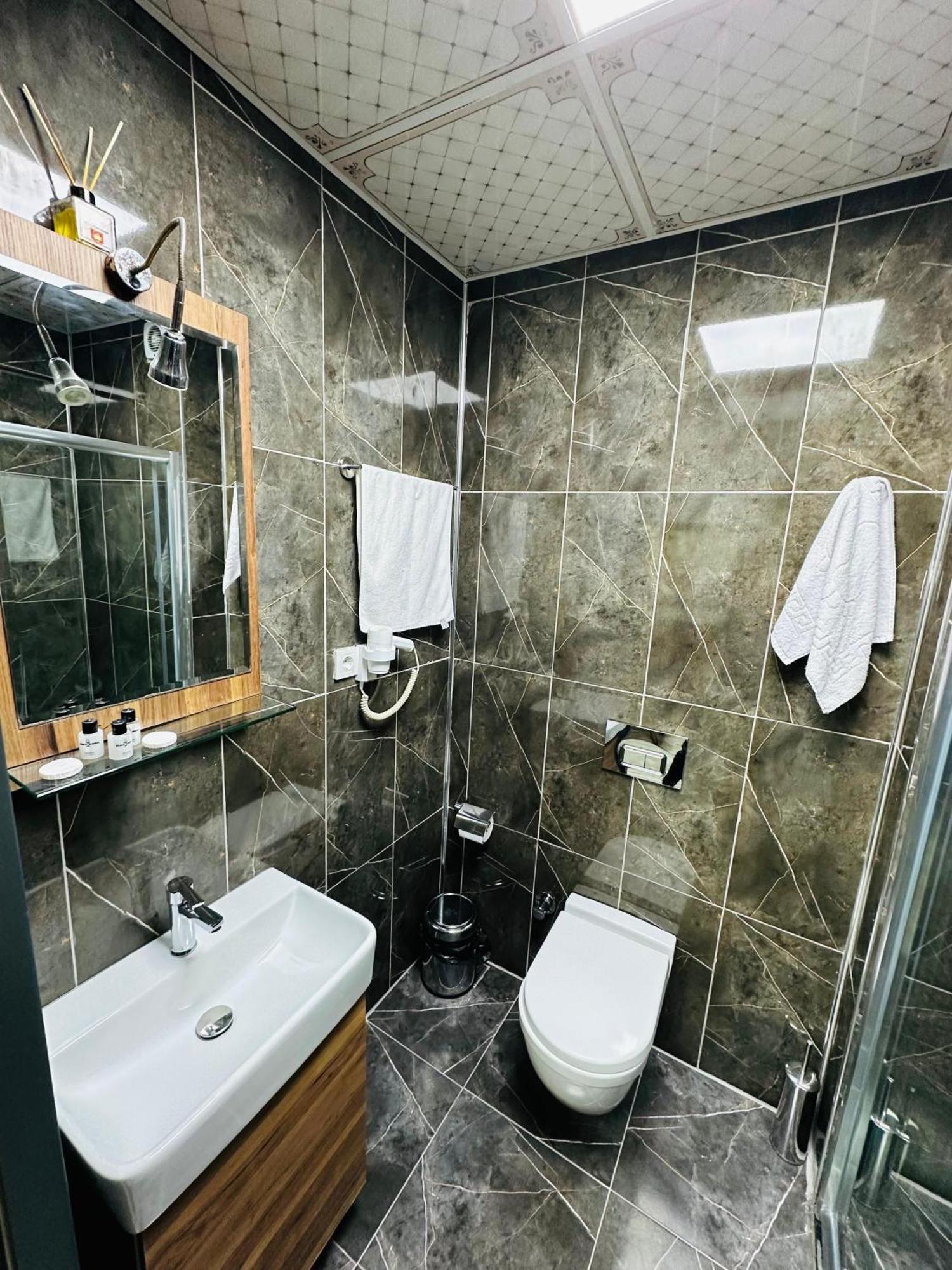 Taksim La Serena Hotels Стамбул Экстерьер фото