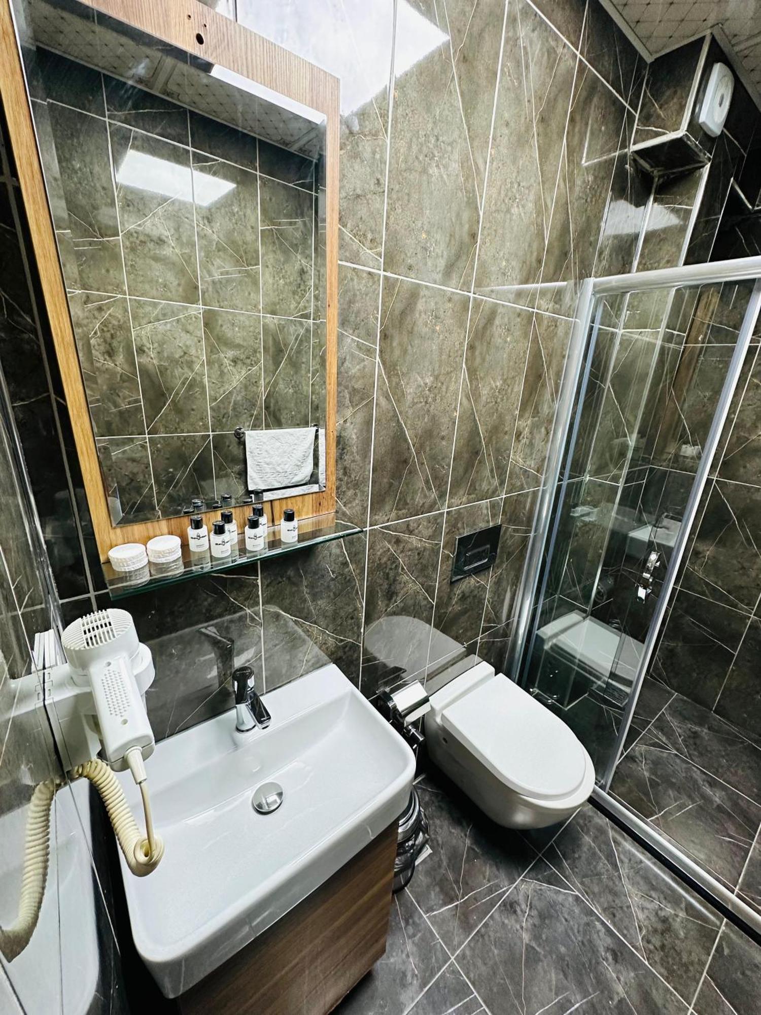 Taksim La Serena Hotels Стамбул Экстерьер фото