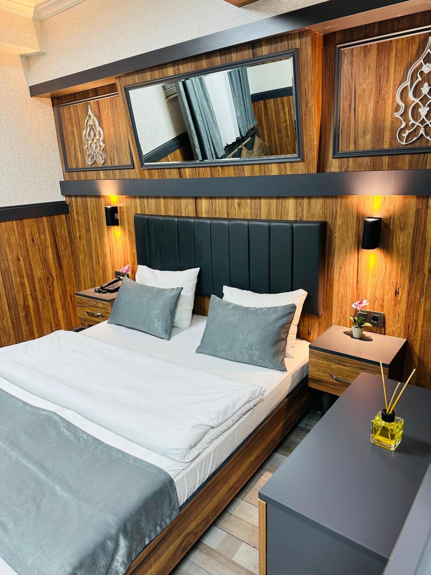 Taksim La Serena Hotels Стамбул Экстерьер фото